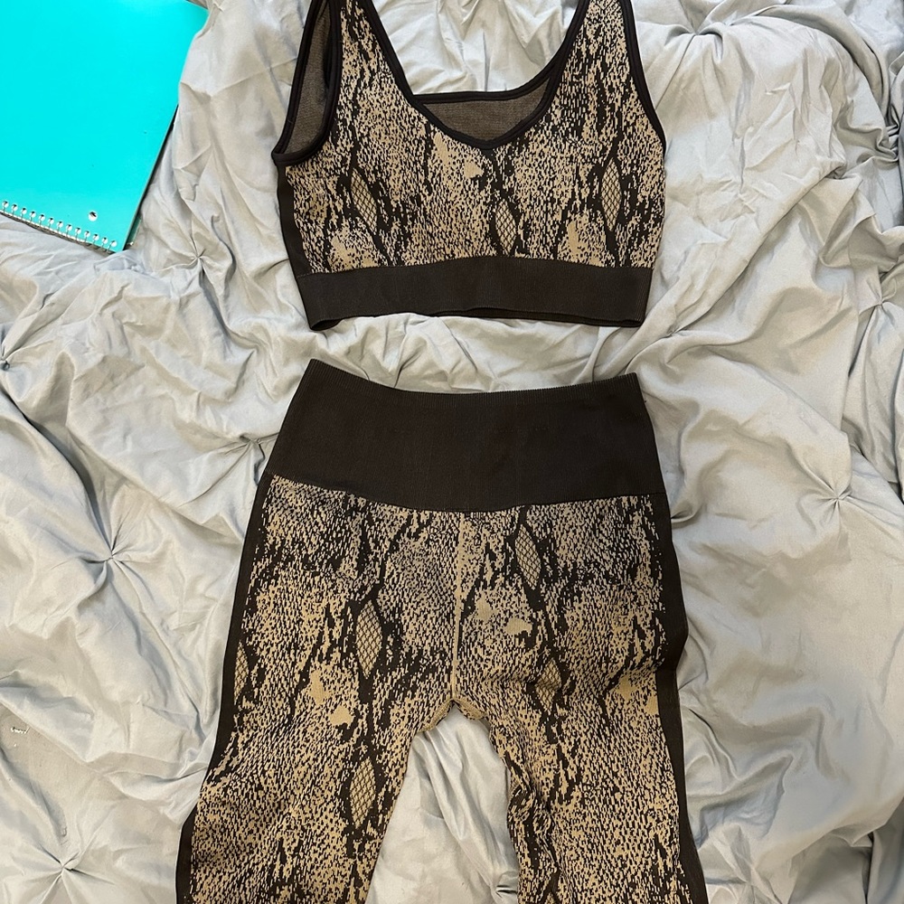 Fabletics Snakeskin Set - image 5